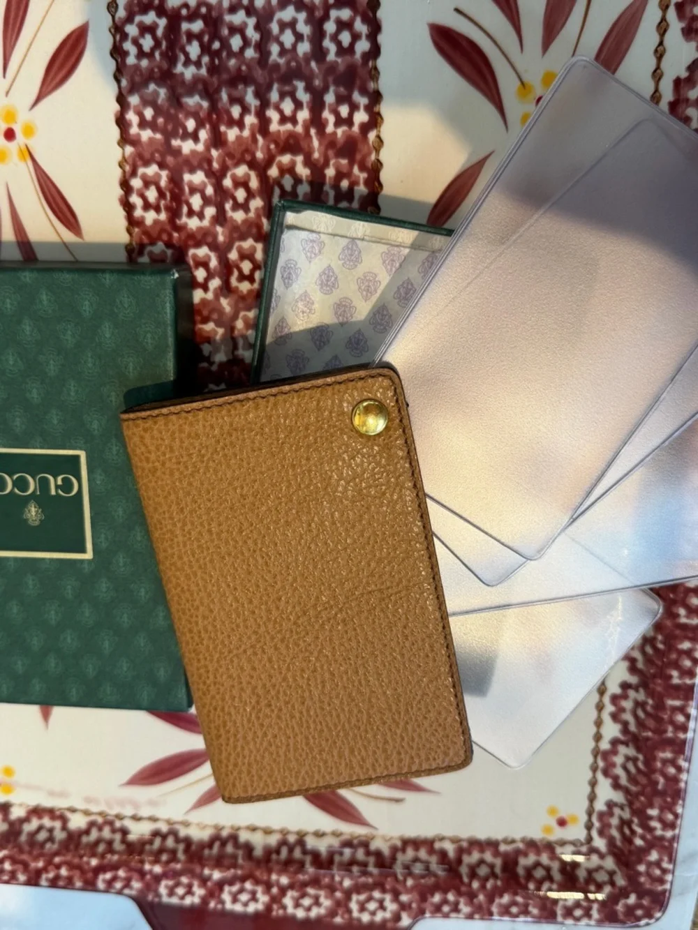 Gucci Classic Brown Leather Card Holder with Gold Accent - Picture 3 of 4